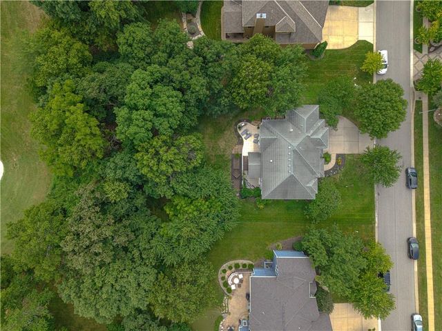 9129 Redbud Lane, Lenexa, KS 66220