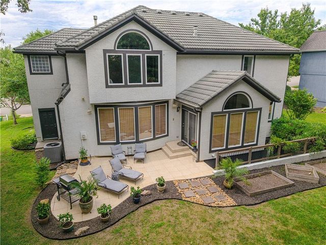 9129 Redbud Lane, Lenexa, KS 66220