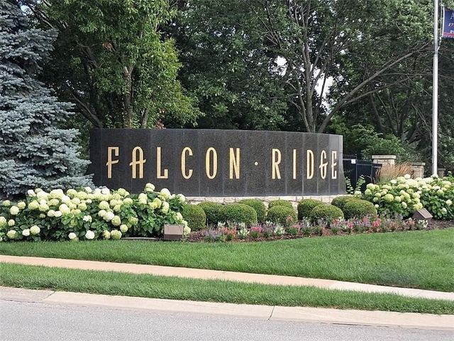 9129 Redbud Lane, Lenexa, KS 66220