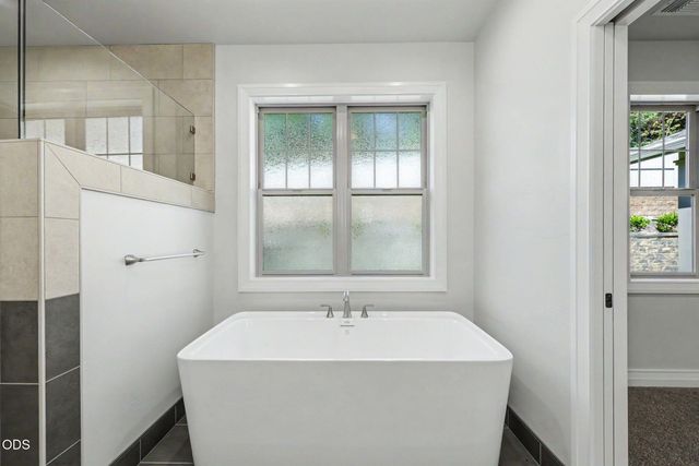 4019 Sunleaf Avenue, Medford, OR 97504