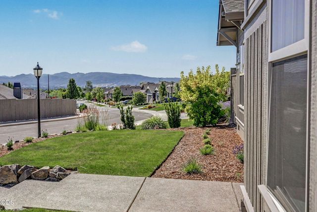 4019 Sunleaf Avenue, Medford, OR 97504
