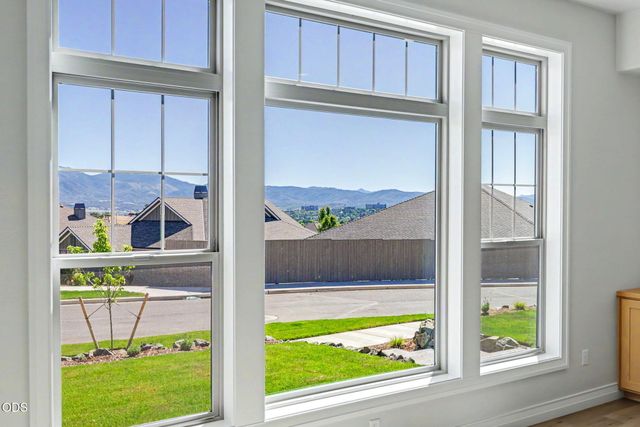 4019 Sunleaf Avenue, Medford, OR 97504