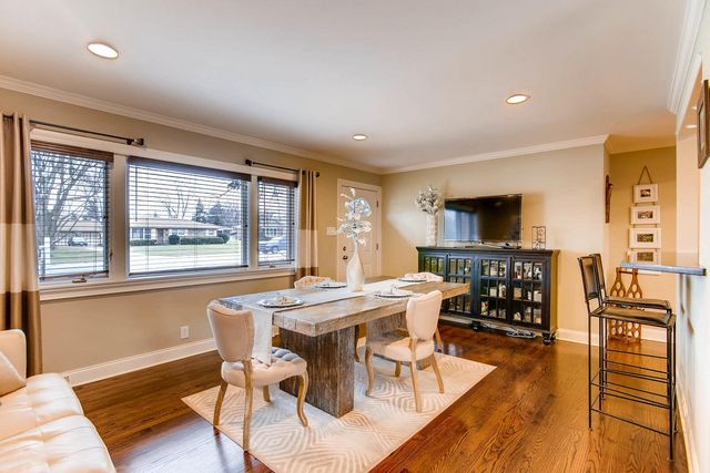 1810 W Lincoln Street, Mount Prospect, IL 60056