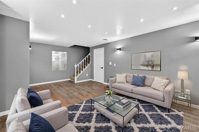 2529 Grayford Walk, St Louis, MO 63129