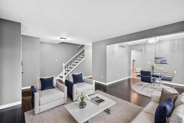 2529 Grayford Walk, St Louis, MO 63129