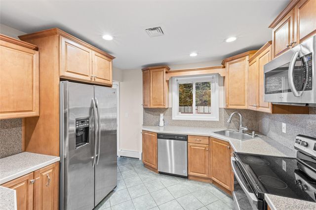 1091 Gardiner Drive, Bay Shore, NY 11706