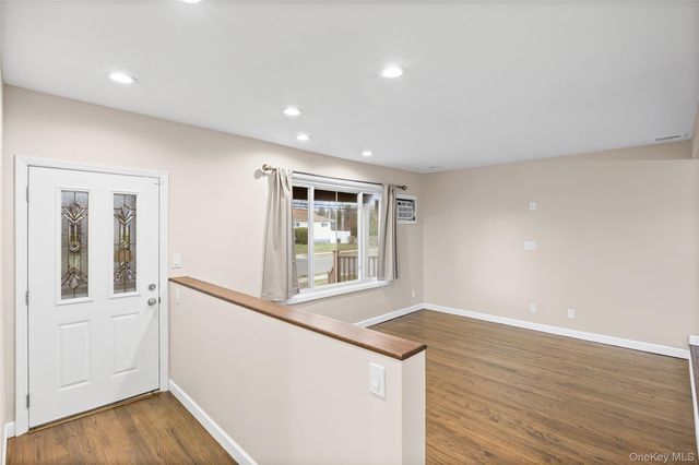 1091 Gardiner Drive, Bay Shore, NY 11706