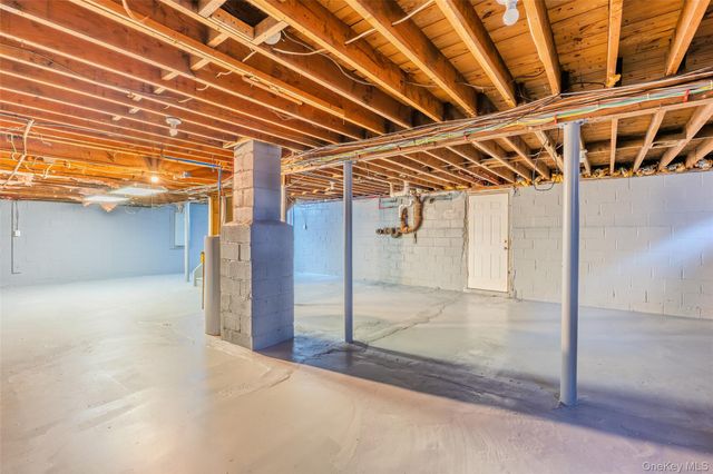 1091 Gardiner Drive, Bay Shore, NY 11706