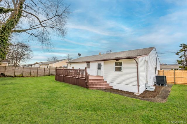 1091 Gardiner Drive, Bay Shore, NY 11706