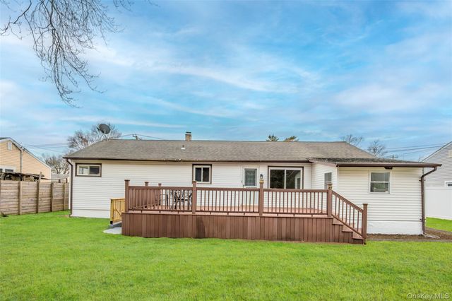 1091 Gardiner Drive, Bay Shore, NY 11706