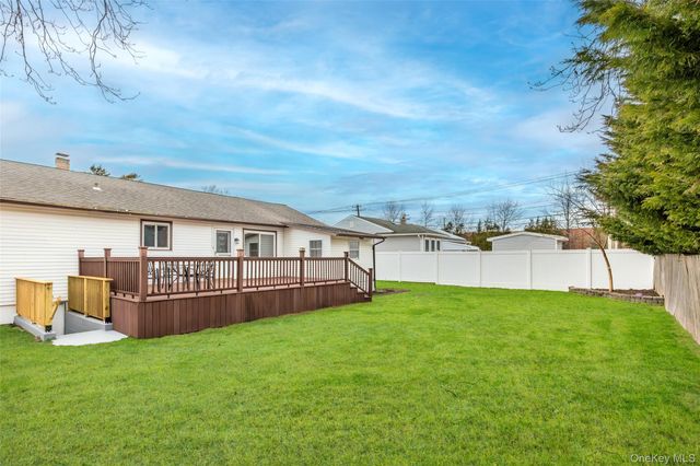 1091 Gardiner Drive, Bay Shore, NY 11706