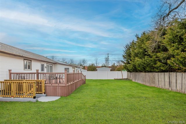 1091 Gardiner Drive, Bay Shore, NY 11706