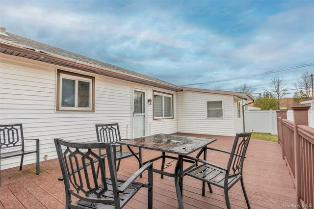 1091 Gardiner Drive, Bay Shore, NY 11706