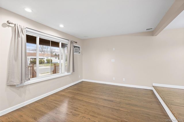 1091 Gardiner Drive, Bay Shore, NY 11706