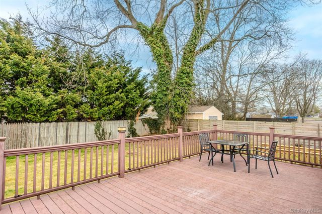 1091 Gardiner Drive, Bay Shore, NY 11706