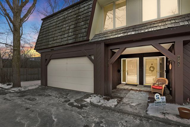 1571 Winnetka Road, Glenview, IL 60025