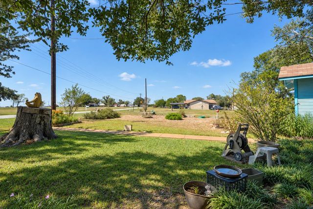 616 Lay RD, Lockhart, TX 78644