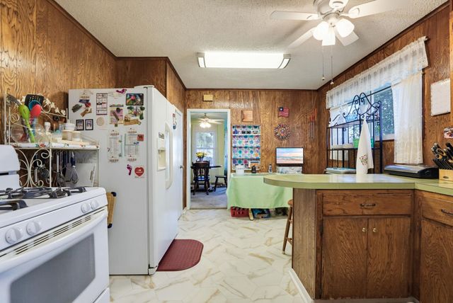 616 Lay RD, Lockhart, TX 78644