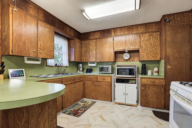 616 Lay RD, Lockhart, TX 78644