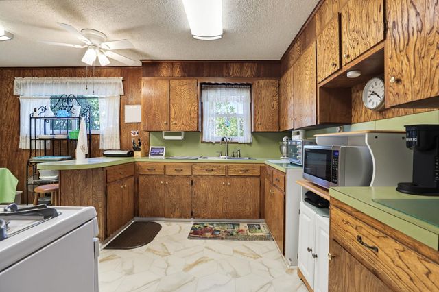 616 Lay RD, Lockhart, TX 78644