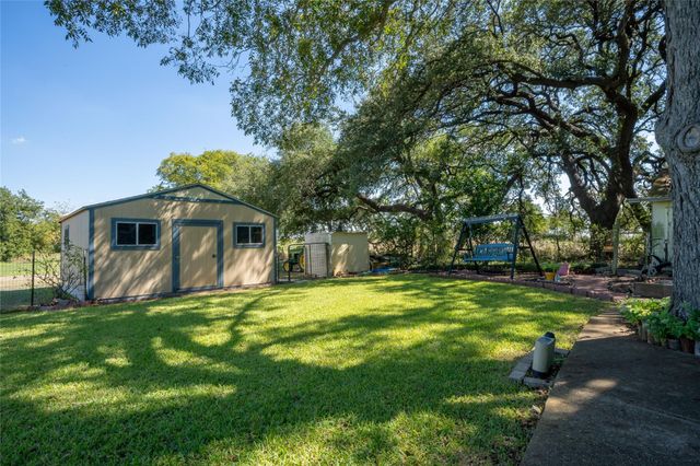 616 Lay RD, Lockhart, TX 78644