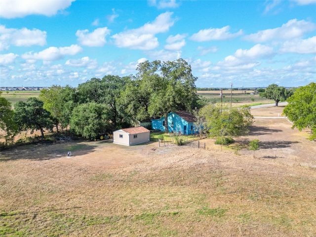 616 Lay RD, Lockhart, TX 78644