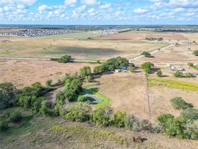 616 Lay RD, Lockhart, TX 78644