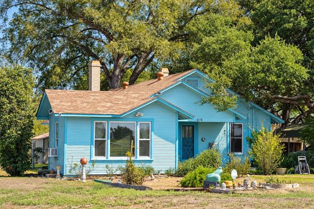 616 Lay RD, Lockhart, TX 78644