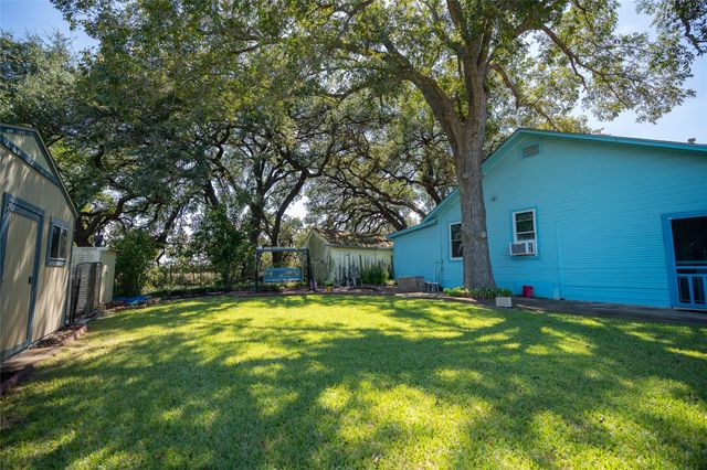 616 Lay RD, Lockhart, TX 78644