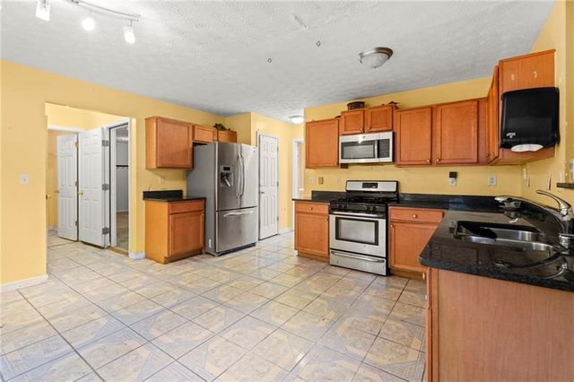 6833 Wynmeadow, Stone Mountain, GA 30087
