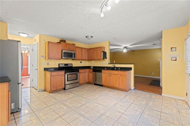 6833 Wynmeadow, Stone Mountain, GA 30087