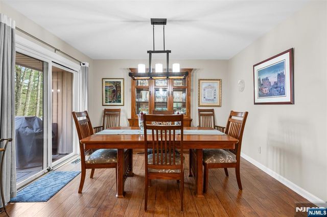 19 Indian Field Court, Mahwah, NJ 07430