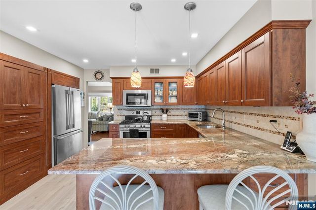 19 Indian Field Court, Mahwah, NJ 07430