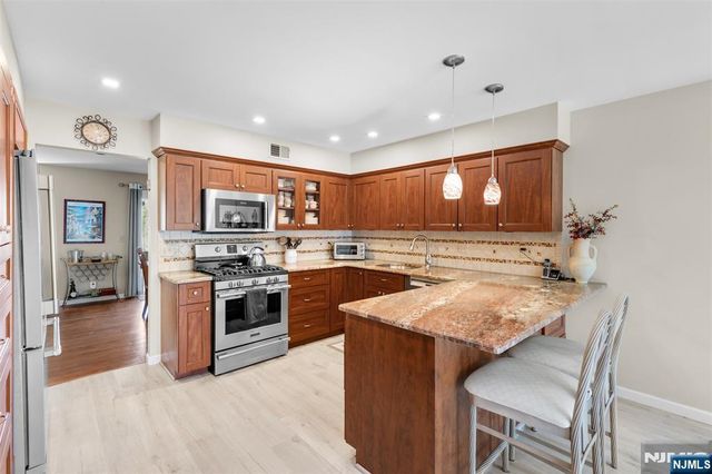 19 Indian Field Court, Mahwah, NJ 07430