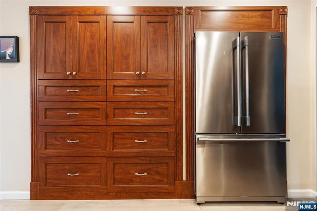 19 Indian Field Court, Mahwah, NJ 07430