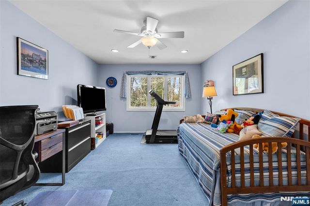 19 Indian Field Court, Mahwah, NJ 07430