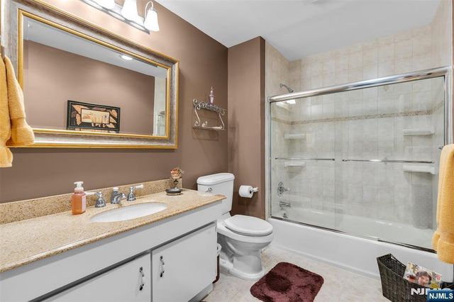 19 Indian Field Court, Mahwah, NJ 07430