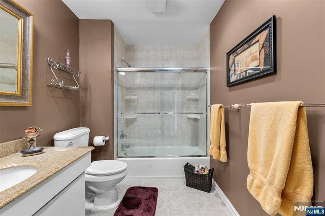 19 Indian Field Court, Mahwah, NJ 07430