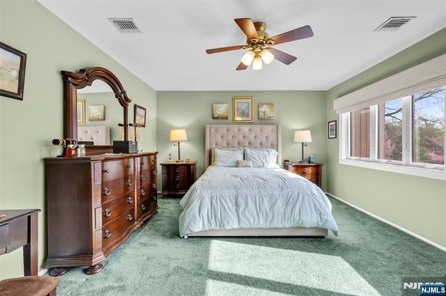 19 Indian Field Court, Mahwah, NJ 07430