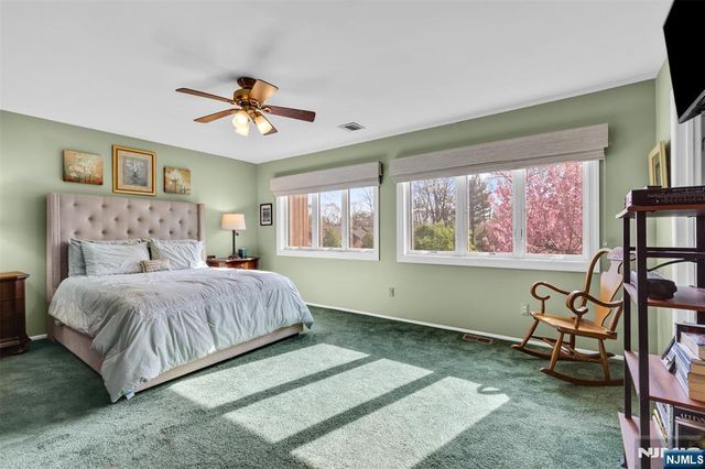 19 Indian Field Court, Mahwah, NJ 07430