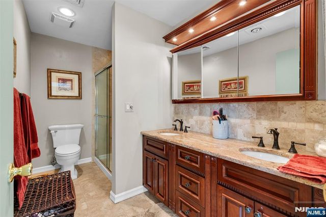 19 Indian Field Court, Mahwah, NJ 07430