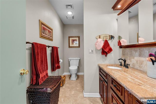 19 Indian Field Court, Mahwah, NJ 07430