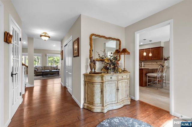 19 Indian Field Court, Mahwah, NJ 07430