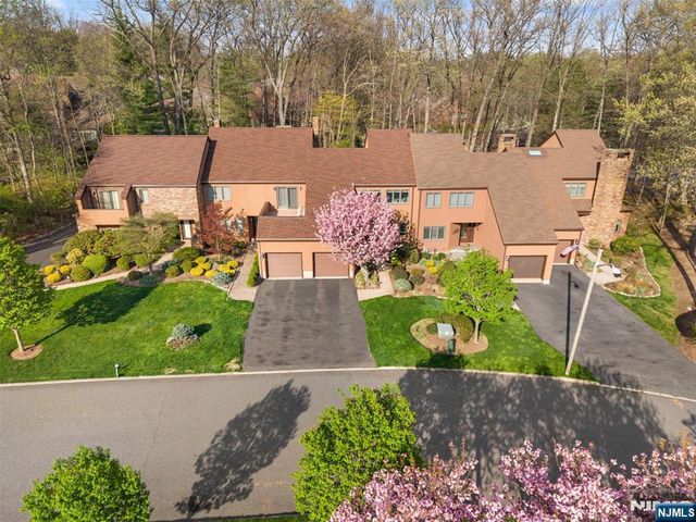 19 Indian Field Court, Mahwah, NJ 07430