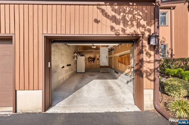 19 Indian Field Court, Mahwah, NJ 07430