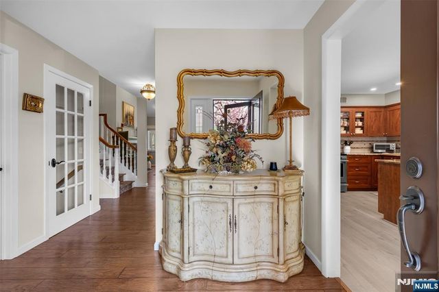 19 Indian Field Court, Mahwah, NJ 07430