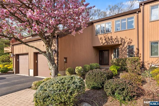 19 Indian Field Court, Mahwah, NJ 07430