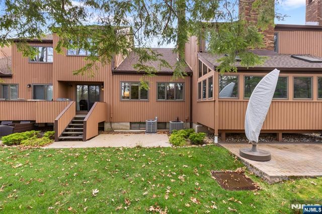 19 Indian Field Court, Mahwah, NJ 07430