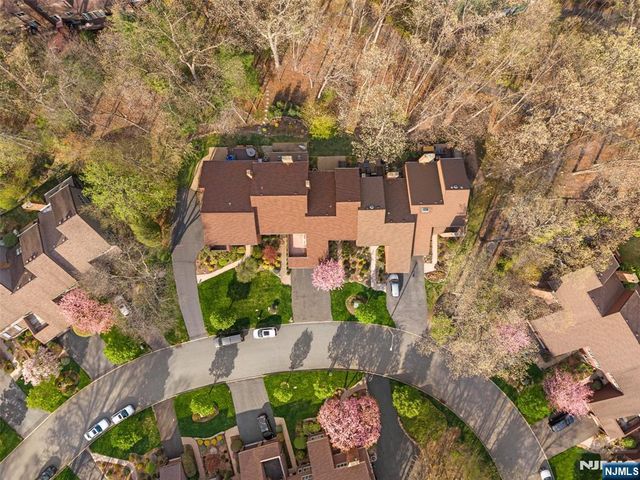19 Indian Field Court, Mahwah, NJ 07430