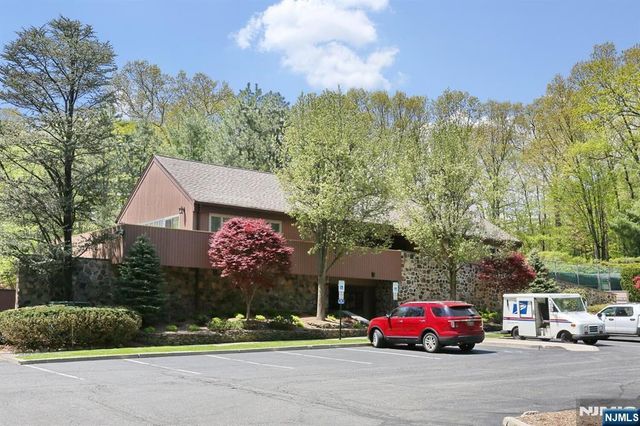 19 Indian Field Court, Mahwah, NJ 07430